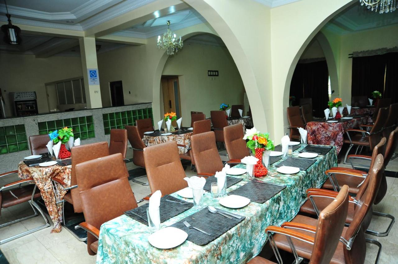 Richton Hotel And Suites Abeokuta Bagian luar foto